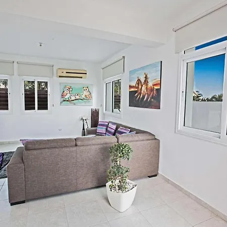 Med 25 Villa Protaras